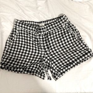 Black and white checkered shorts! Size M!